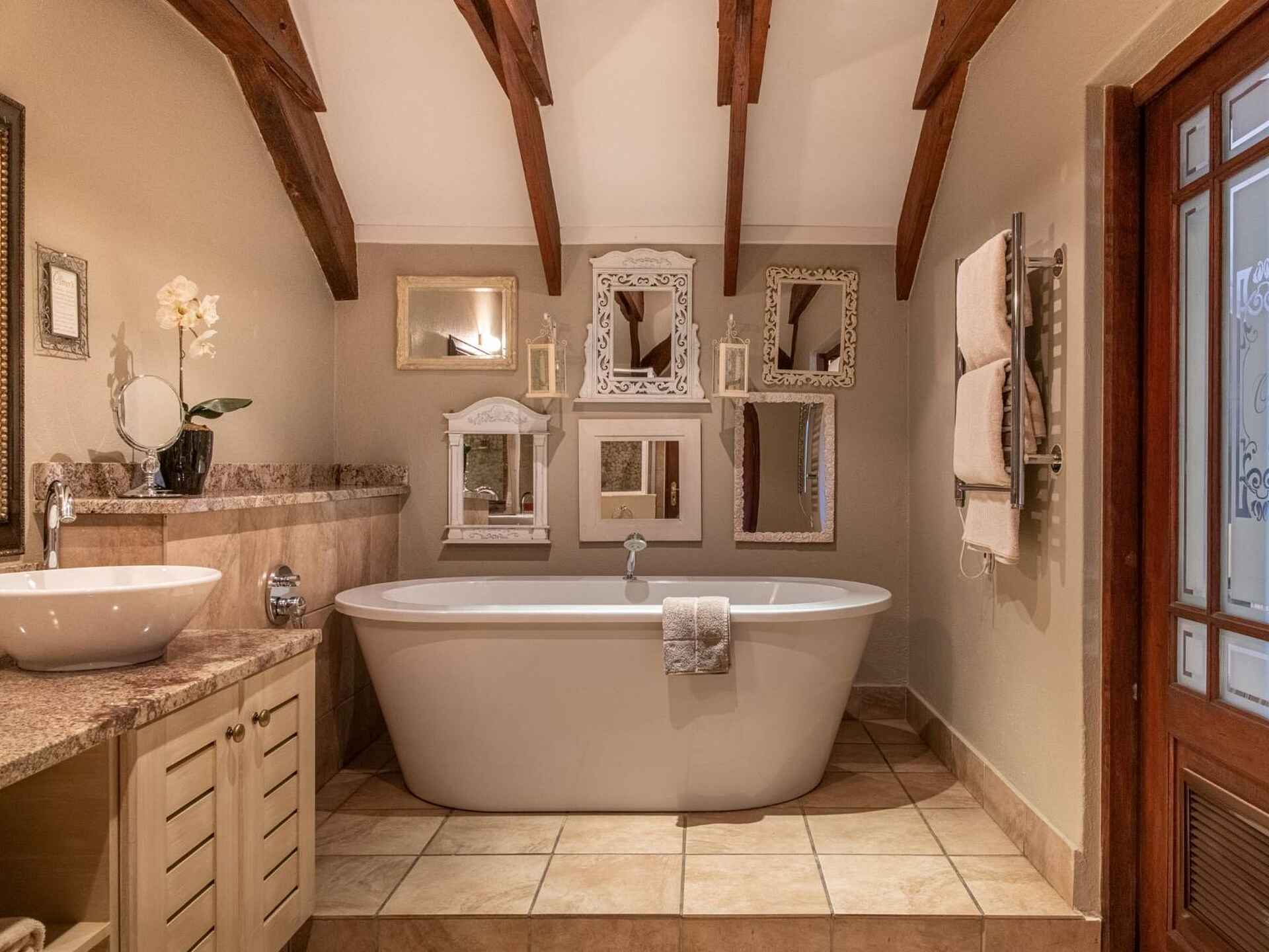 Oliver's: Luxury Room Badezimmer