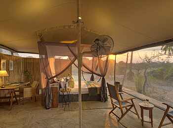 Roho ya Selous Camp: Gästezelt mit Panoramafassade Roho ya Selous Camp: Gästezelt mit Panoramafassade