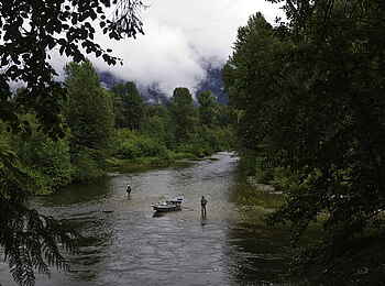 Tweedsmuir Park Lodge: Am Atnarko River