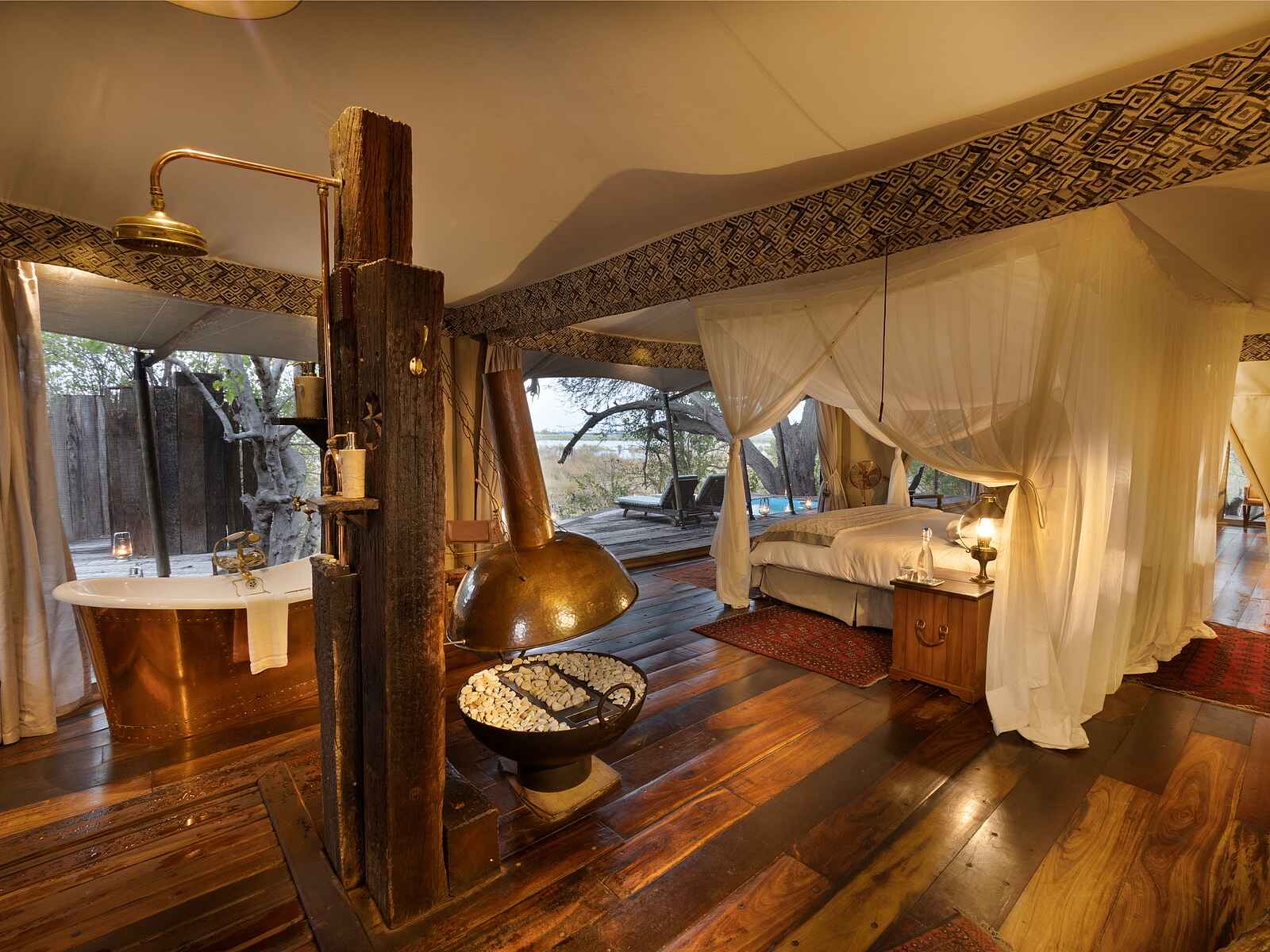 Zarafa Camp: Gästezelt mit offenem Badezimmer Zarafa Camp: Gästezelt mit offenem Badezimmer