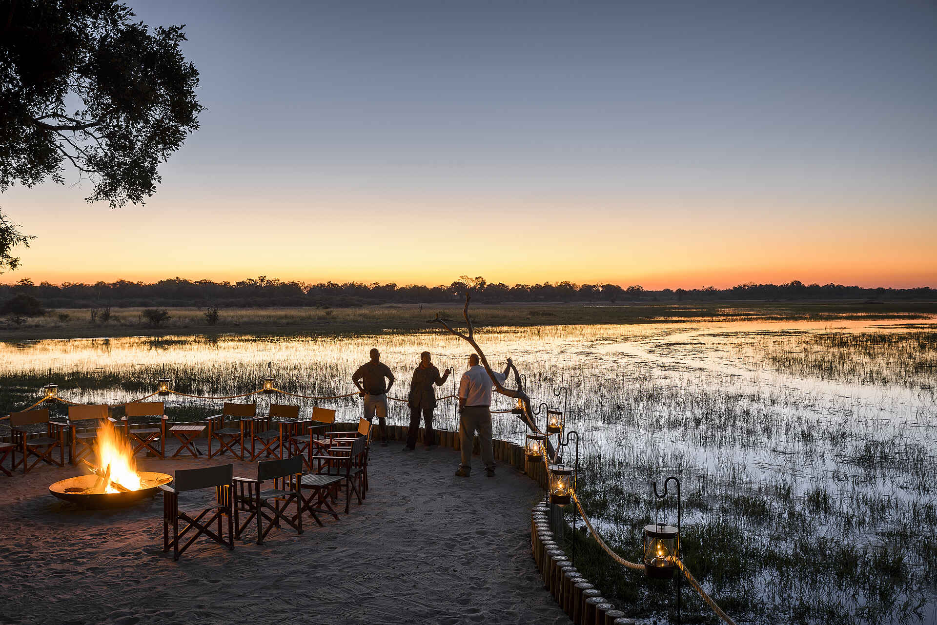 Sanctuary Retreats, Okavango Delta, Sanctuary Chief's Camp, Botswana, Africa, Afrikarma Safaris, Afrikarma Safaris - Wildnis. Hautnah., Afrikarma.de, Boma, Lagerfeuer, Lagune, Afrika, Safari