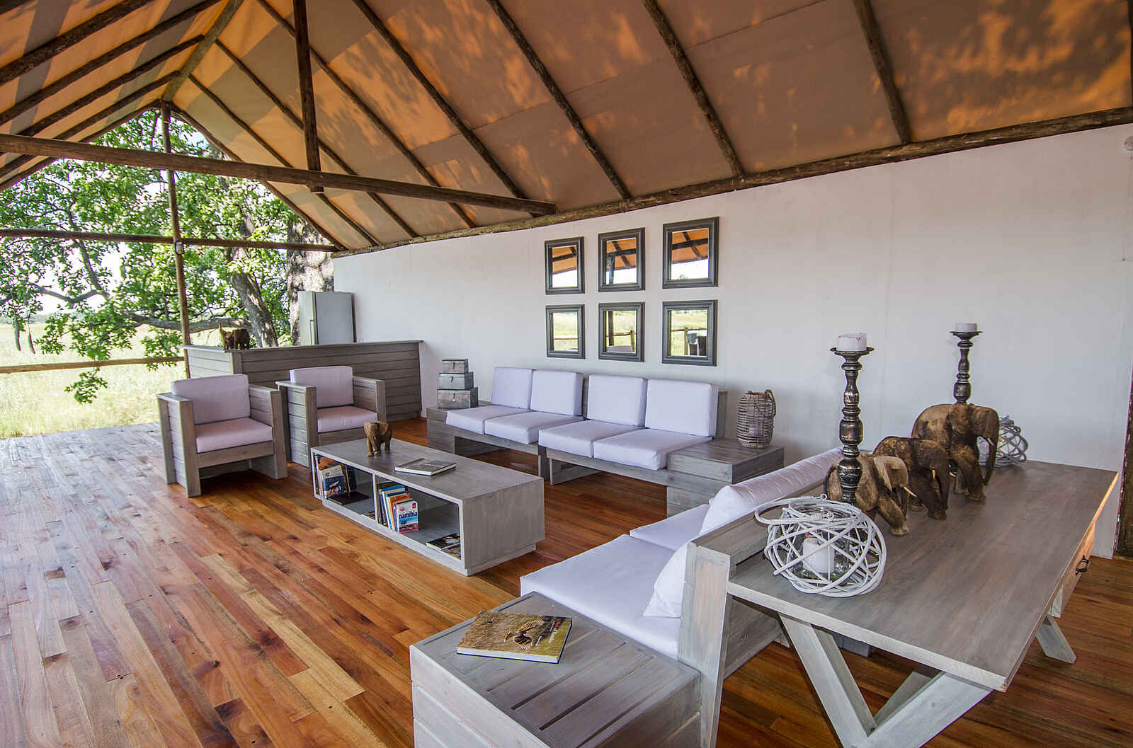 Kazile Island Lodge: Lounge Kazile Island Lodge: Lounge