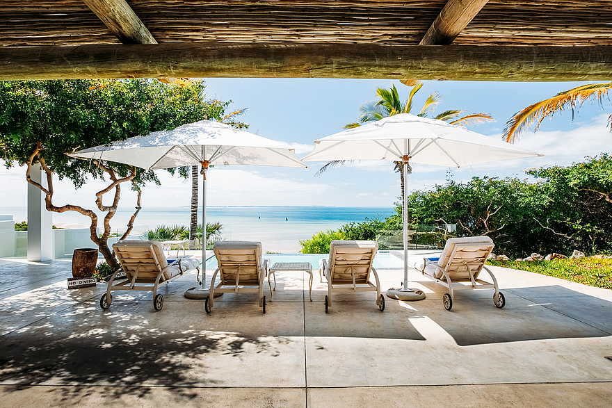 Santorini Mozambique: Terrasse und Pool des "The Chapel" Santorini Mozambique: Terrasse und Pool des "The Chapel"