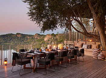 Singita Pamushana Lodge: Esstisch auf dem Deck