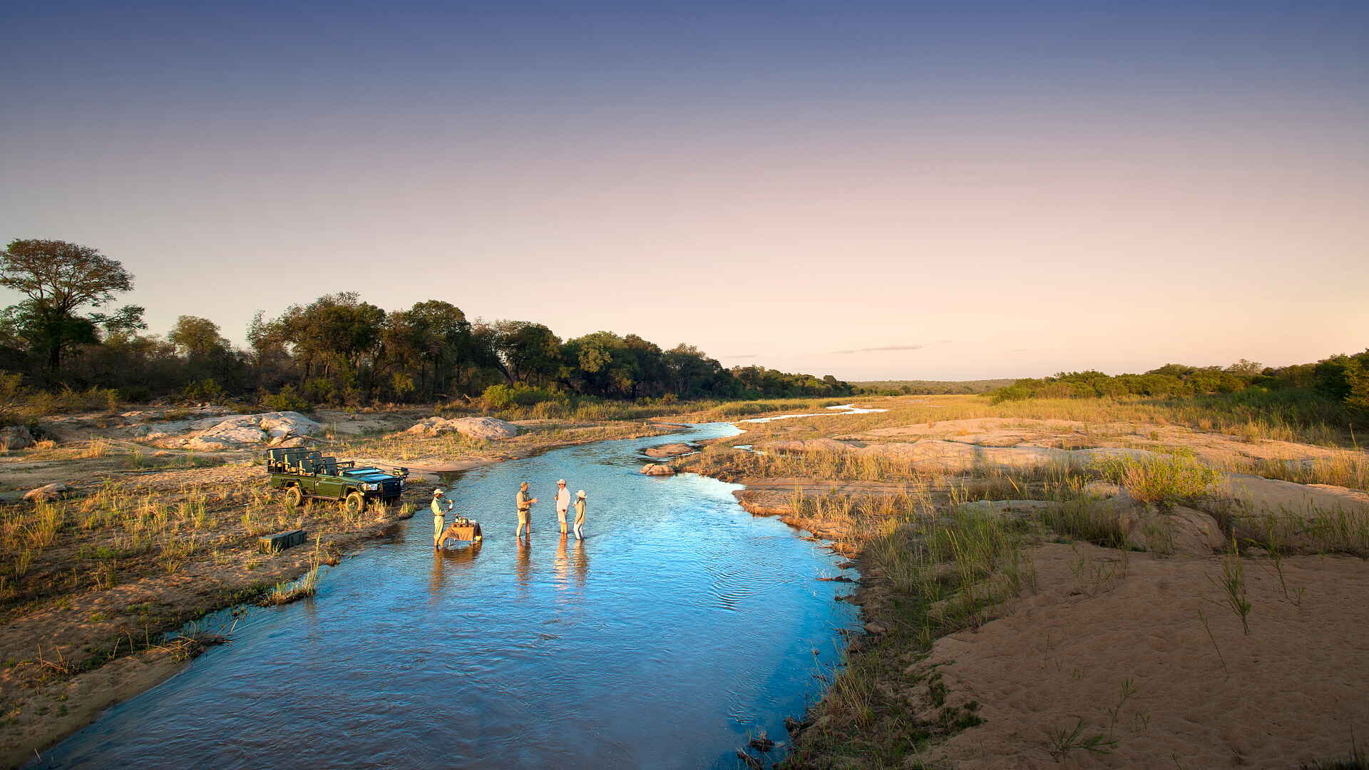 Tengile River Lodge: Sundowner im Flussbett