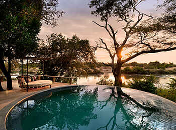 andBeyond Grumeti Serengeti River Lodge: Der Pool andBeyond Grumeti Serengeti River Lodge: Der Pool