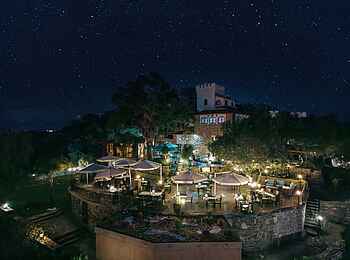 Boutique Hotel Heinitzburg: Terrasse nachts