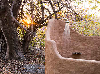 KaingU Safari Lodge: Außendusche