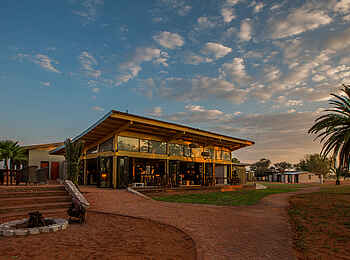 Kalahari Anib Lodge: Ansicht der Lodge