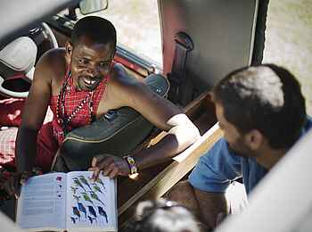 Kicheche Mara Camp: Erklärung während eines Game Drives Kicheche Mara Camp: Erklärung während eines Game Drives