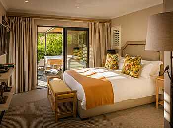 Leeu Estates: The Oaks Bett