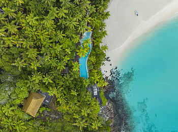 North Island: Der Pool aus der Vogelperspektive