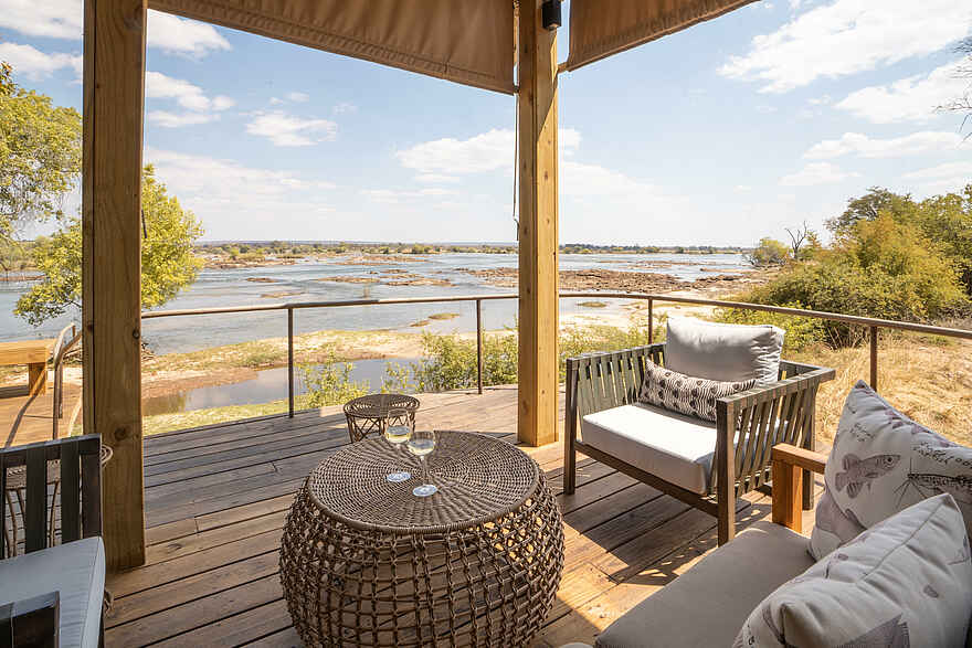 Toka Leya Camp: Deck mit Blick auf den Sambesi Toka Leya Camp: Deck mit Blick auf den Sambesi