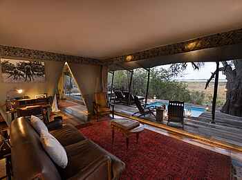 Zarafa Camp: Wohnbereich des Gästezelts Zarafa Camp: Wohnbereich des Gästezelts