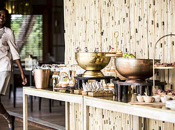 Mombo Camp: Abendbrot Mombo Camp: Abendbrot