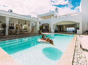 Santorini Mozambique: Pool im Innenhof der Hauptvilla