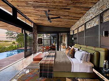 andBeyond Tengile River Lodge: Doppelbett mit Blick