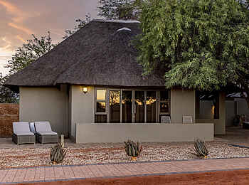 Bagatelle Kalahari Game Ranch: Pool Room Ansicht