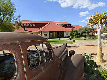 Canon Roadhouse: Vorplatz Canon Roadhouse: Vorplatz