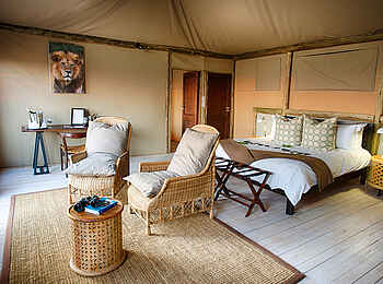 Ghoha Hills Savuti Lodge: Family Tent Blick hinein