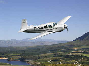 Grootbos Forest Lodge: Whale watching aus dem Flugzeug Grootbos Forest Lodge: Whale watching aus dem Flugzeug