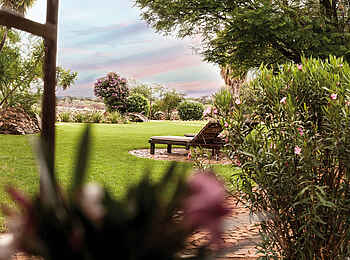 Kambaku Safari Lodge: Gartenbereich