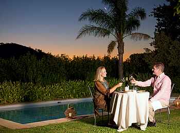 La Cle des Montagnes: Romantisches Dinner am Pool La Cle des Montagnes: Romantisches Dinner am Pool