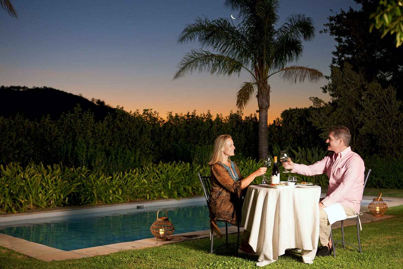 La Cle des Montagnes: Romantisches Dinner am Pool La Cle des Montagnes: Romantisches Dinner am Pool