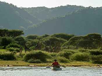 Lemala Mpingo Ridge Lodge: Kanu fahren im Lake Manyara Lemala Mpingo Ridge Lodge: Kanu fahren im Lake Manyara
