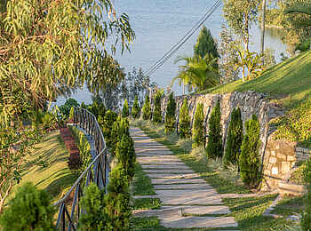 Lux Lake Kivu Hotel: Weg zum See