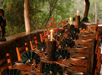 Mvuu Camp: Gedeckte Tafel