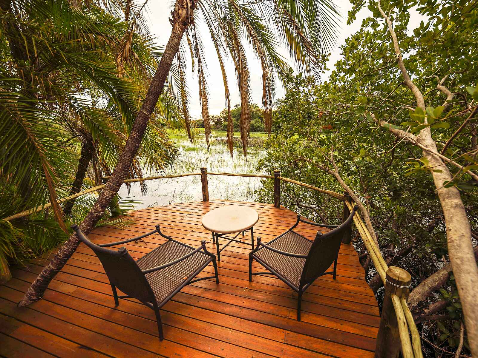 Nxamaseri Island Lodge: Veranda Nxamaseri Island Lodge: Veranda