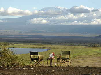 Amboseli Serena Safari Lodge: Sundowner for traumhafter Kulisse Amboseli Serena Safari Lodge: Sundowner for traumhafter Kulisse