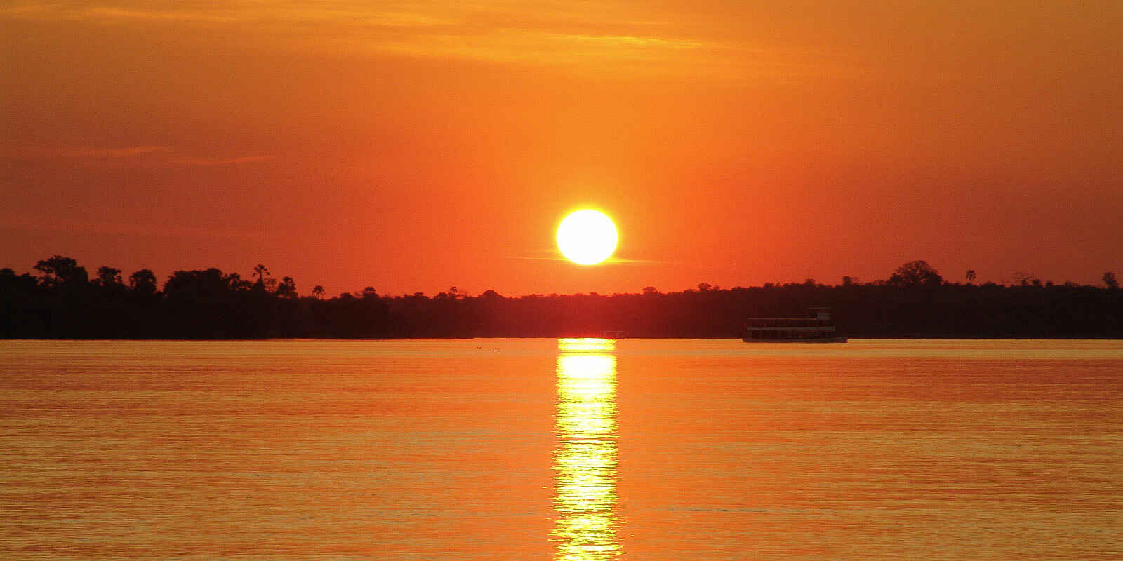 Stanley and Livingstone Boutique Hotel: Sonnenuntergangskreuzfahrt auf dem Zambezi Stanley and Livingstone Boutique Hotel: Sonnenuntergangskreuzfahrt auf dem Zambezi
