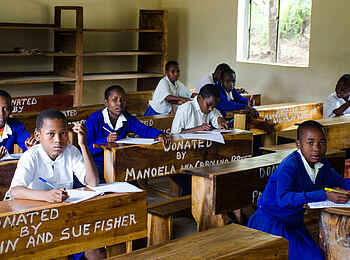 andBeyond Lake Manyara Tree Lodge: Besuch einer Schule