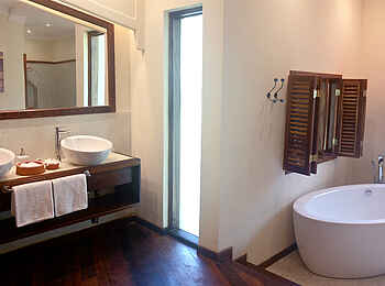 Anna of Zanzibar: Bad