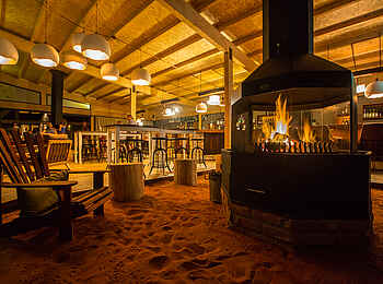 Kalahari Anib Lodge: Entspannen am Feuer