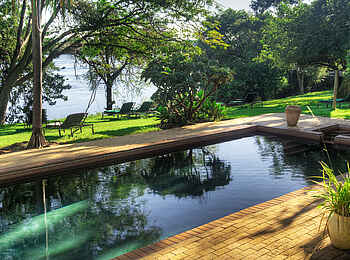 Kubu Lodge: Pool mit Blick au den Chobe Kubu Lodge: Pool mit Blick au den Chobe