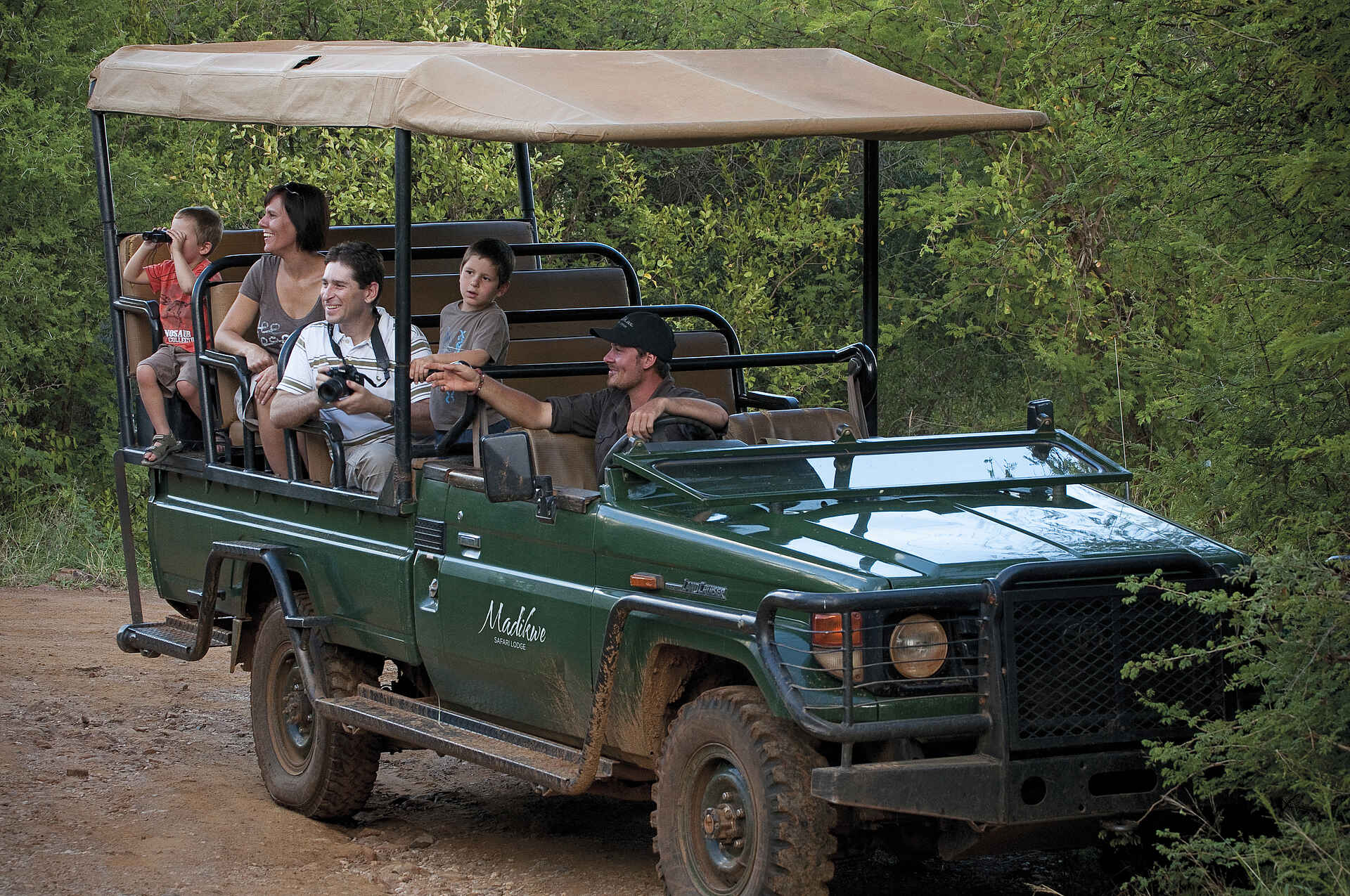 Madikwe Safari Lodge Lelapa: Safarifahrzeug big 5, madikwe game reserve, madikwe safari lodge lelapa, onelife more, südafrika, safarifahrzeug, afrikarma, afrikarma safaris, afrikarma safaris - wildnis. hautnah., afrikarma.de