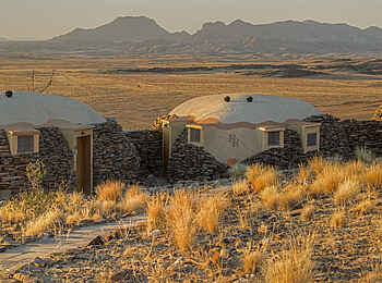 Rostock Ritz Desert Lodge: Blick auf drei Chalets Rostock Ritz Desert Lodge: Blick auf drei Chalets