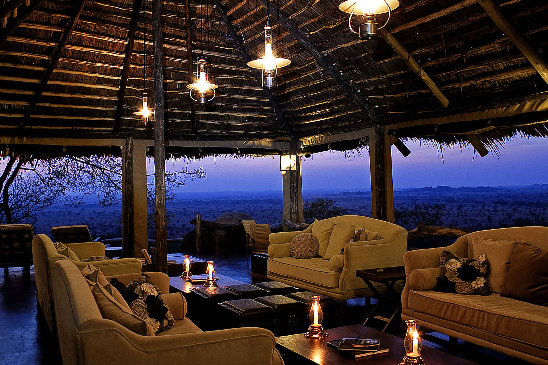 Serengeti Pioneer Camp: Die Lounge am Abend
