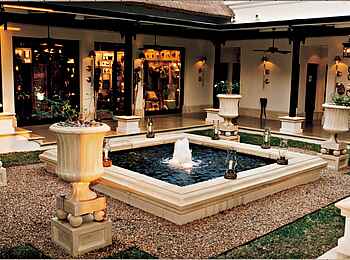 The Royal Livingstone: Innenhof mit Brunnen The Royal Livingstone: Innenhof mit Brunnen