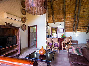 David Livingstone Safari Lodge: Loungebereich des Zimmers David Livingstone Safari Lodge: Loungebereich des Zimmers