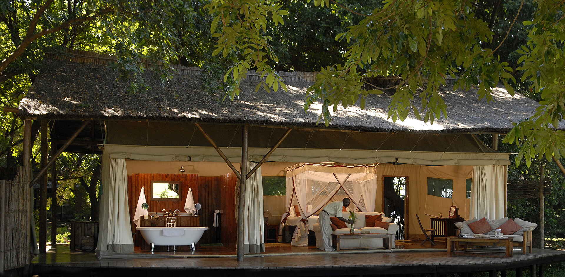 Chiawa Camp, Kanusafari, Lower Zambezi National Park, Sambesi, Sandbank, Walking Safari, Zambezi, Gästezelt, Sessel, Sofa, Superior-Gästezelt, Wanne, Unteres Sambesi-Tal