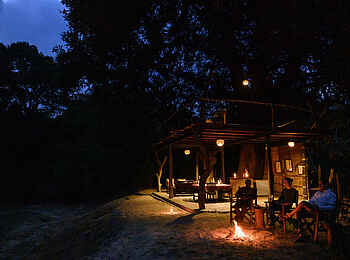 Chikoko Tree Camp: Feuerstelle Chikoko Tree Camp: Feuerstelle