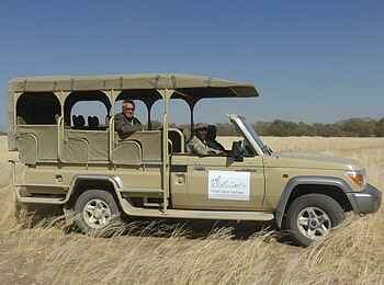 Fort Sesfontein: Ein Game Viewer bei einem Stopp