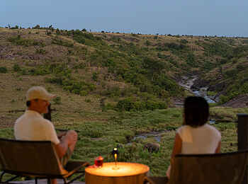 Mahali Mzuri: Sundowner mit Elefanten