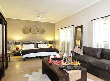 Onguma Bush Camp: Settler's Room - Bett und Sofa