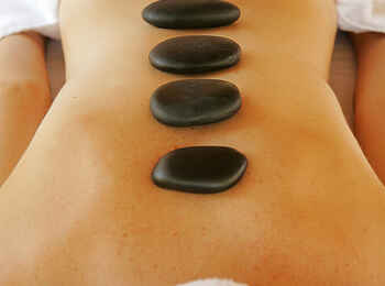 Royal Zambezi Lodge: Heiße Steine auf dem Rücken