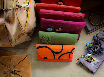 Sirikoi: Geldbörsen und Taschen im Shop